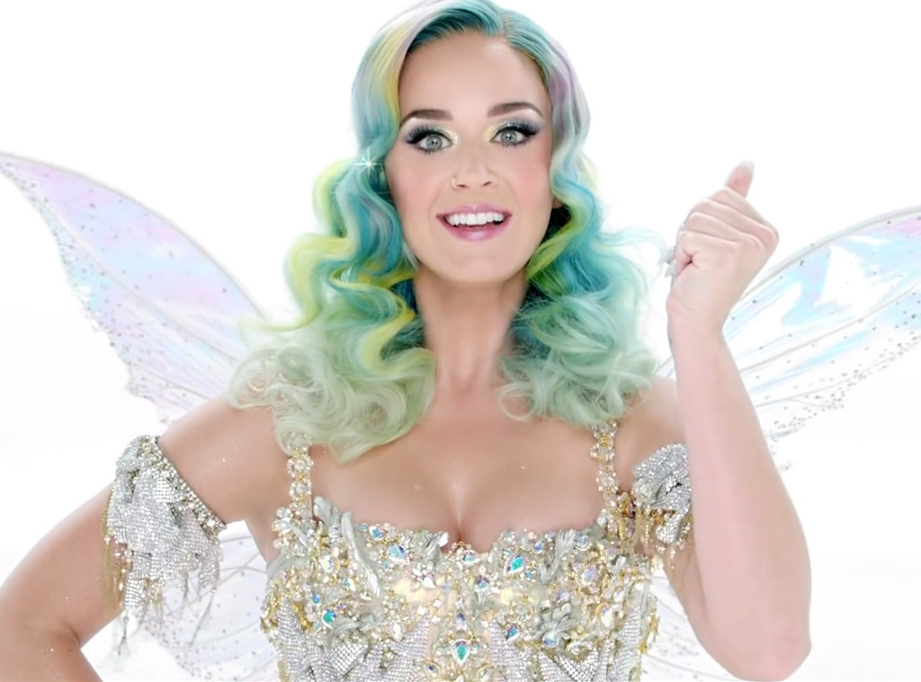 rs_1024x759-151123121332-1024-5katy-perry-hm-commerical-holiday